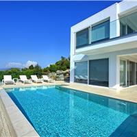 4 bedroom villa with pool and sea view in Perithia, Corfu, sleeps 9